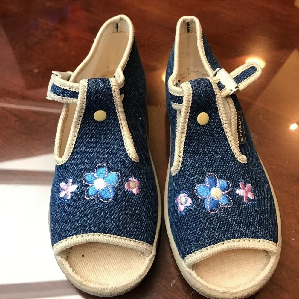 BEFADO SHOES SZ 25